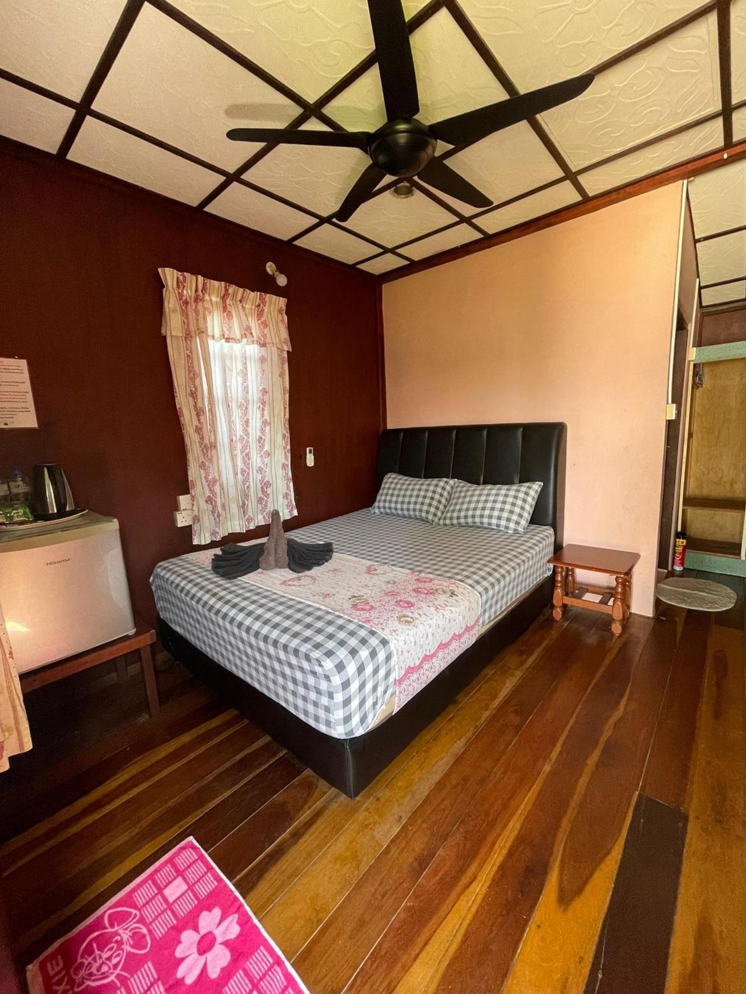 Bushman Tioman Hotel Kampong Juara Exterior photo